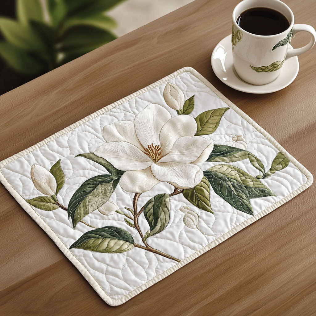 Elegant Magnolia Quiltet Bordskåner NCU0NT4202
