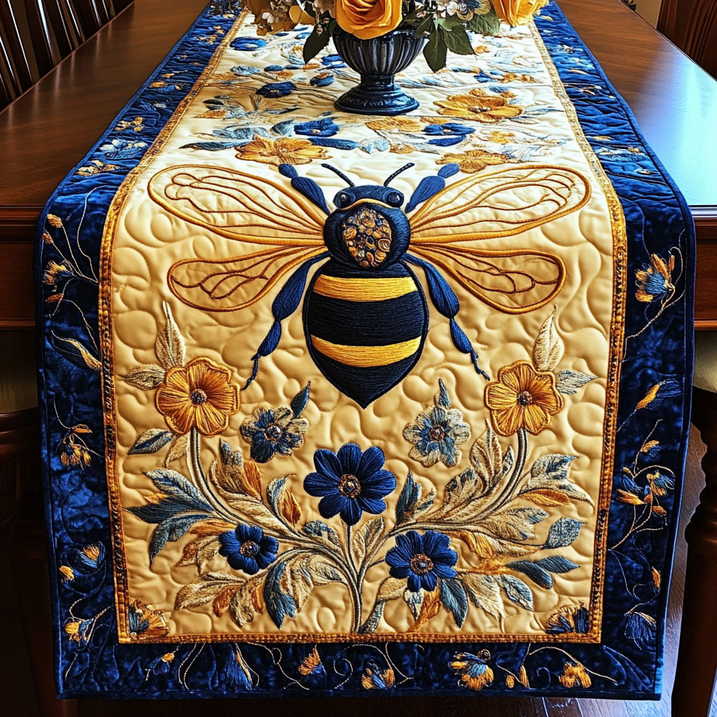 Sapphire Bee Quiltet Bordløber NCU0NT4020
