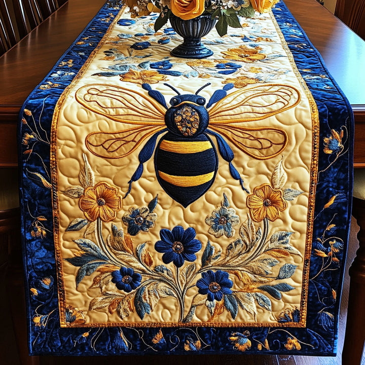 Sapphire Bee Quiltet Bordløber NCU0NT4020
